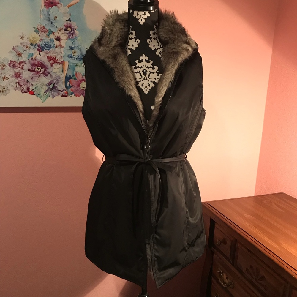 GORGEOUS! Black and faux fur vest